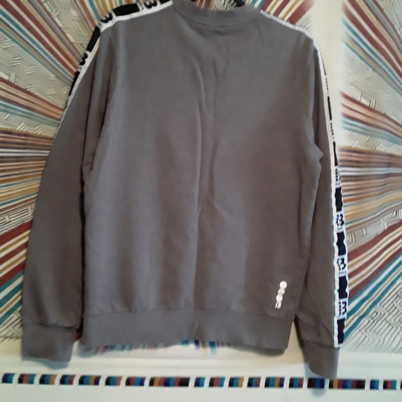 Bench Men's/Unisex Medium Grey Black and White Crewneck Sweater - Picture 11 of 16